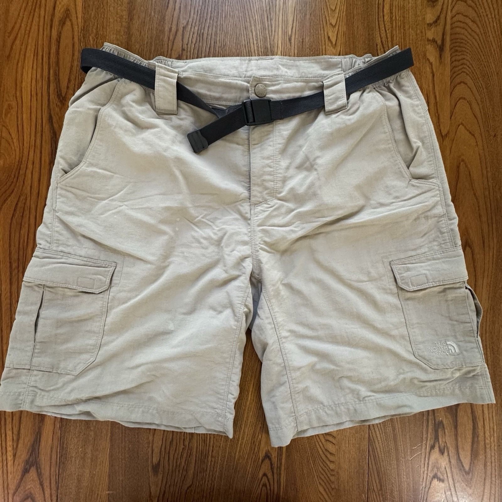 The North Face Khaki Belted Nylon Hiking Cargo Shorts Men's Size L